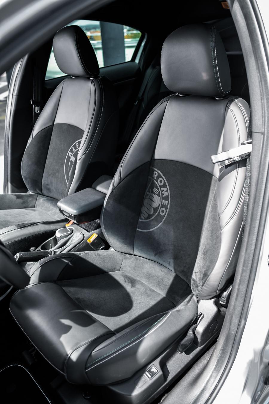 Интерьер Alfa Romeo Giulietta QV Line (940) 2014 года  (WW) (фото 14 из 27)